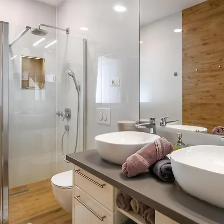 Apartment In With Jacuzzi