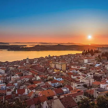 In With Jacuzzi Apartment Sibenik